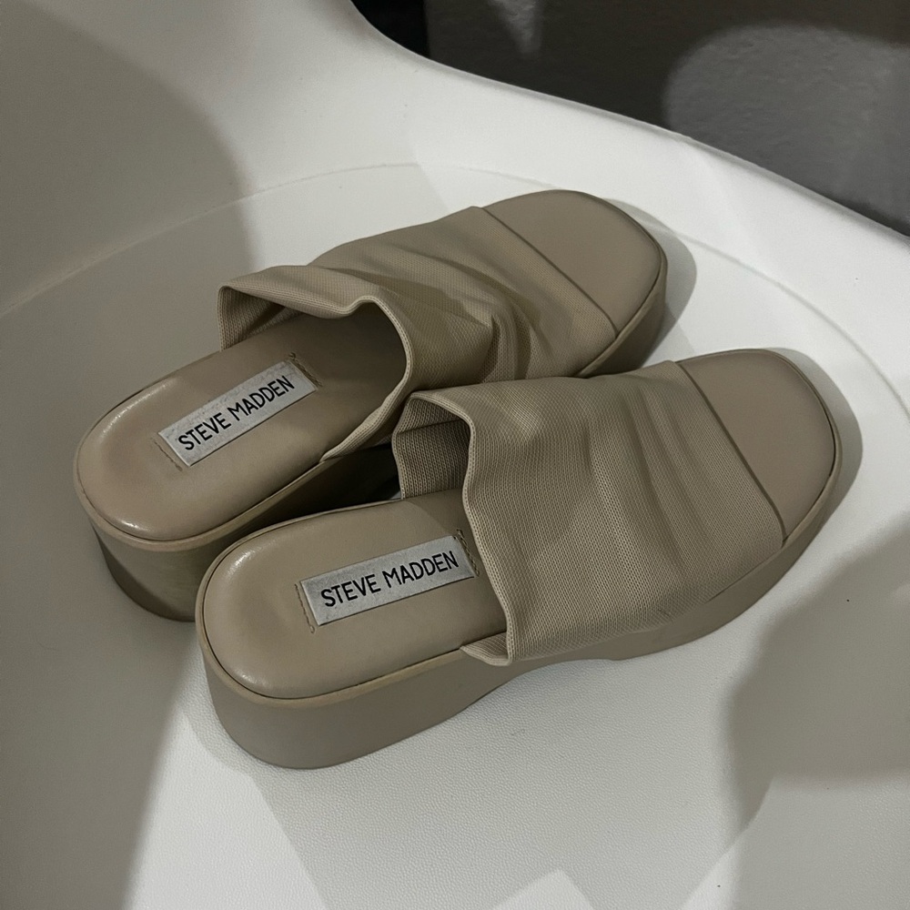 Steve Madden platform slides